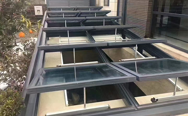 某轨道交通车辆维修车间广河排烟窗应用